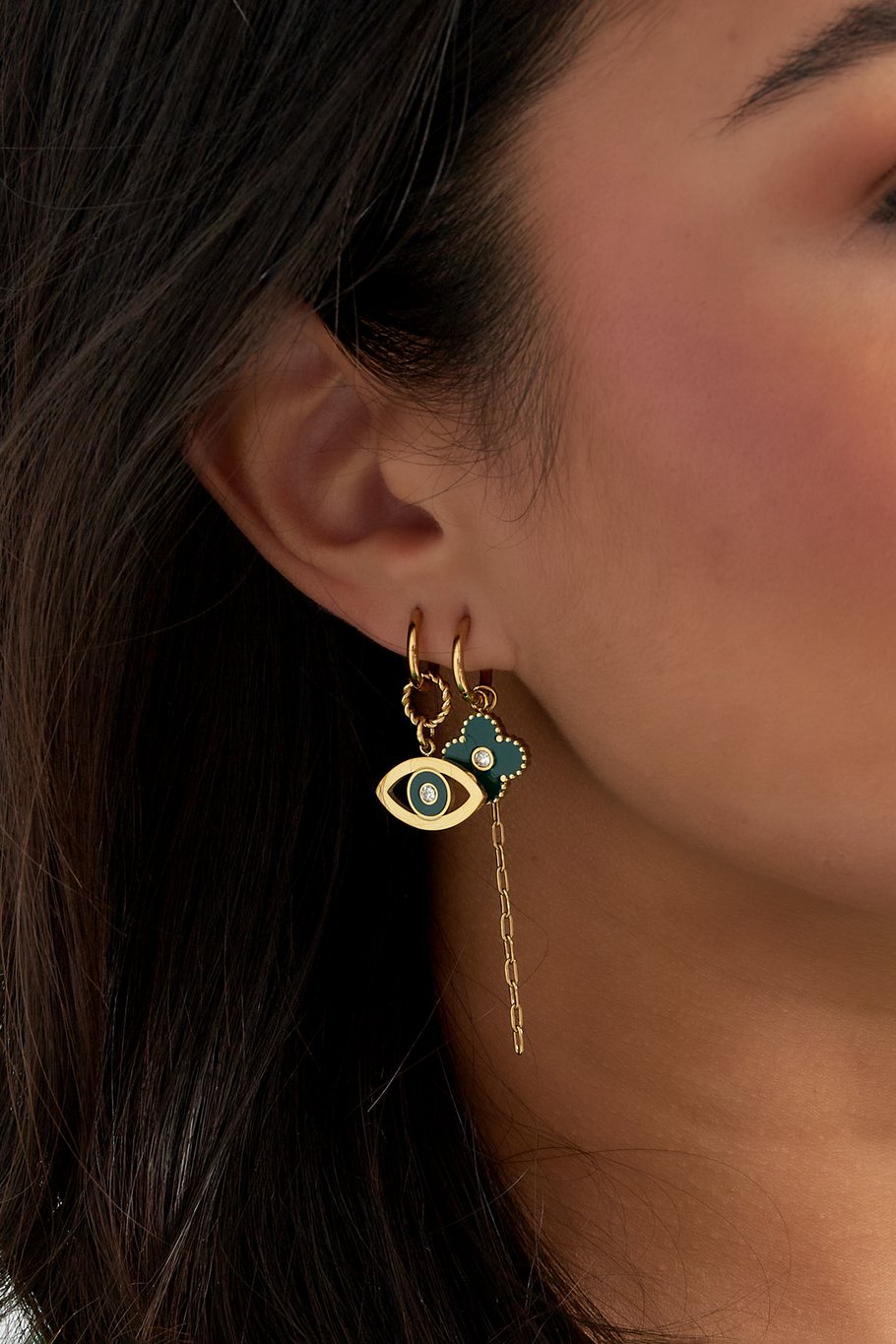 Oorbellen eye design – goudkleurig met groen emaille en strass, set van 2 – foto 2