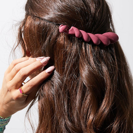 Pince à cheveux fuchsia tressée – Accessoire tendance – 12 cm – Matériau PC