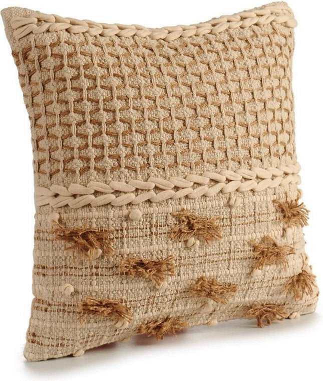 Decoratief beige gebreid kussen met motieven en katoenen kwastjes in beige en bruin. Afmetingen 45x15x45 cm