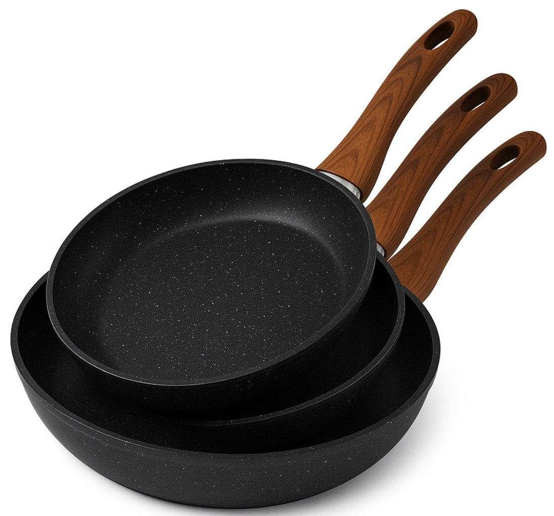 3-delige Koekenpannenset – Ø20 / 24 / 28 cm – Marmercoating met Hittebestendige Houten Look Handgrepen – Geschikt voor Alle Warmtebronnen
