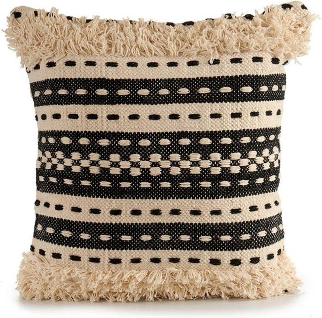Decoratief beige gebreid kussen met katoenmotieven in beige en zwart. Afmetingen 45 x 15 x 45 cm