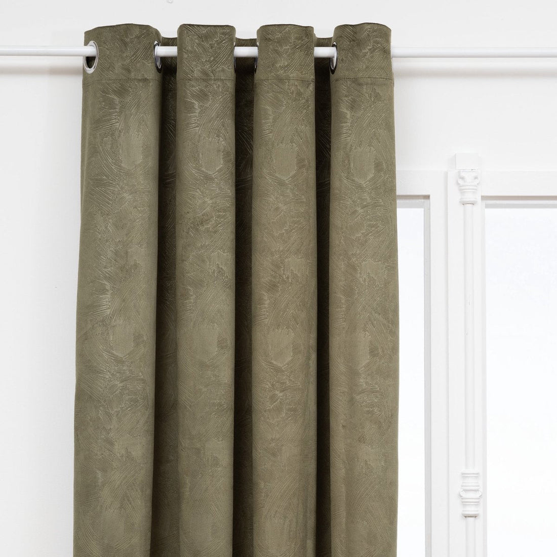 Atmosphera Fujo Velvet Blackout Curtain 135 x 260 cm - Ready-made curtains with hook rings - Khaki green