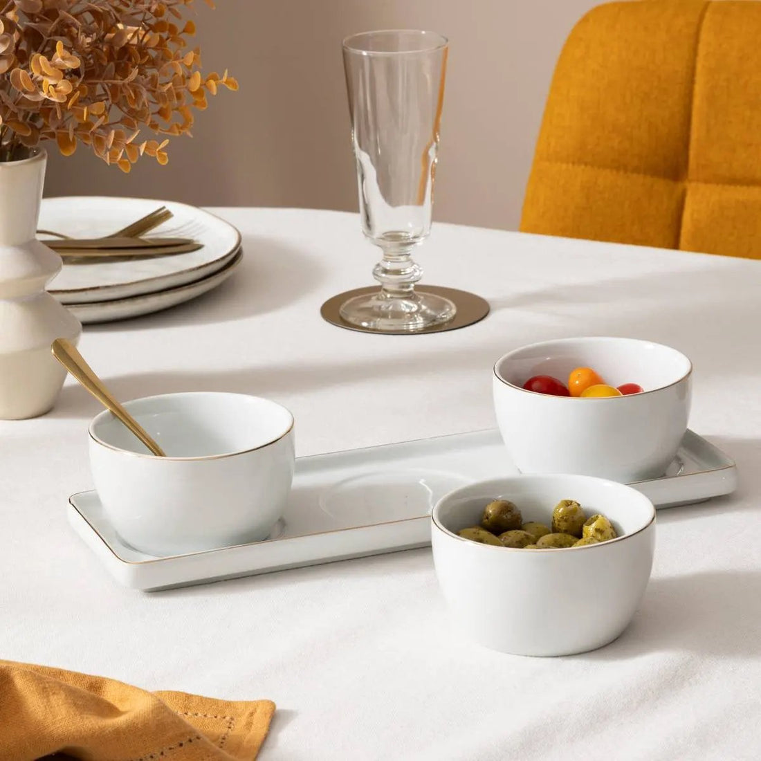 Keramisch Aperitiefset 4-delig - Servies voor Borrelhapjes - Oven- & Vaatwasserbestendig Stoneware - Borrelplank - Serveerplank + Kommetjes - Tapasset