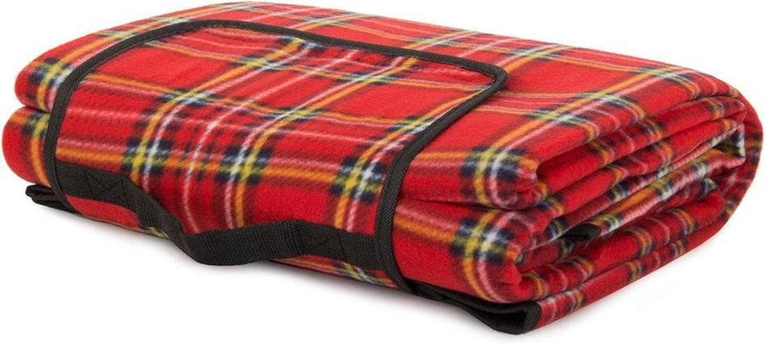 Picnic blanket - 200 x 150 cm - Red checkered - with handle - water-repellent bottom