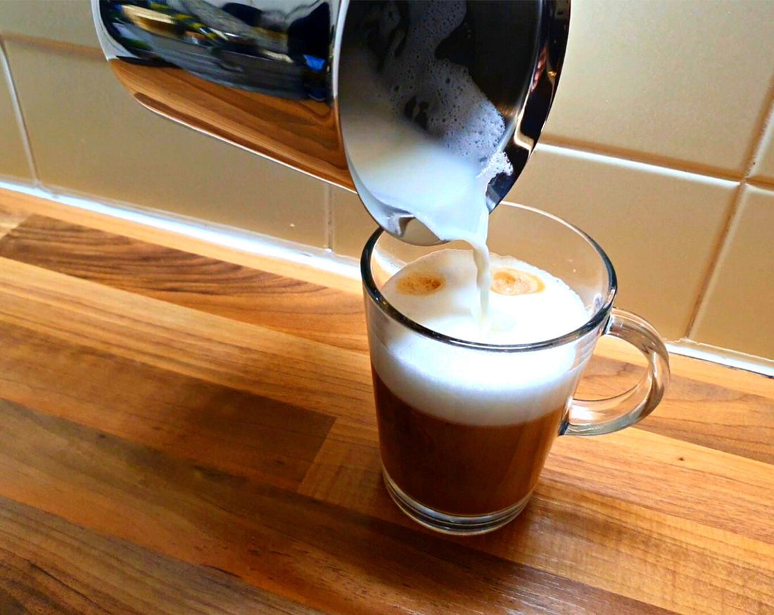 Kinghoff melkopschuimer handmatig – RVS melkkan met pomp, 800 ml – foto 7
