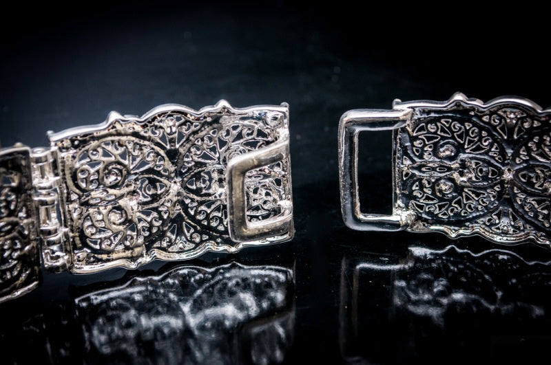 Zilveren riem met kristallen middelgroot