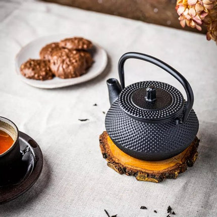 Kinghoff Théière en Fonte avec Filtre - 0,3 Litre (KH1817) - Inclut des Bols à Sucre et à Thé avec Couvercles en Bois - Design Traditionnel avec Fonctionnalité Moderne