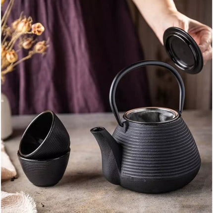 Kinghoff Théière en Fonte avec Filtre en Acier Inoxydable - Inclut 2 Tasses de 115 ml (KH1846) - Capacité : 1,0 Litre - Design Traditionnel avec Poignée Confortable