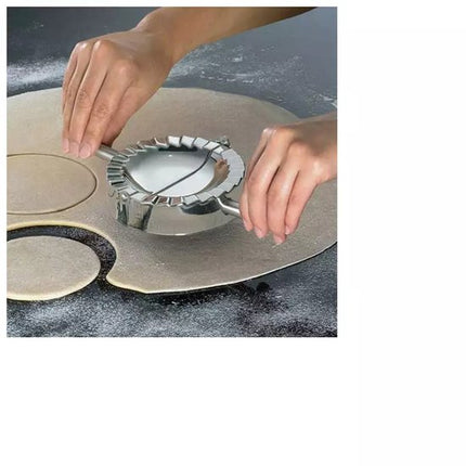 Kinghoff Presse à pâte 2-en-1 - Moule à pâte - Acier inoxydable - Fabricant de raviolis, boulettes et samoussas - 13 x 8 x 2,5 cm - Lavable au lave-vaisselle - Fabricant de tourtes - Formeur de pâte