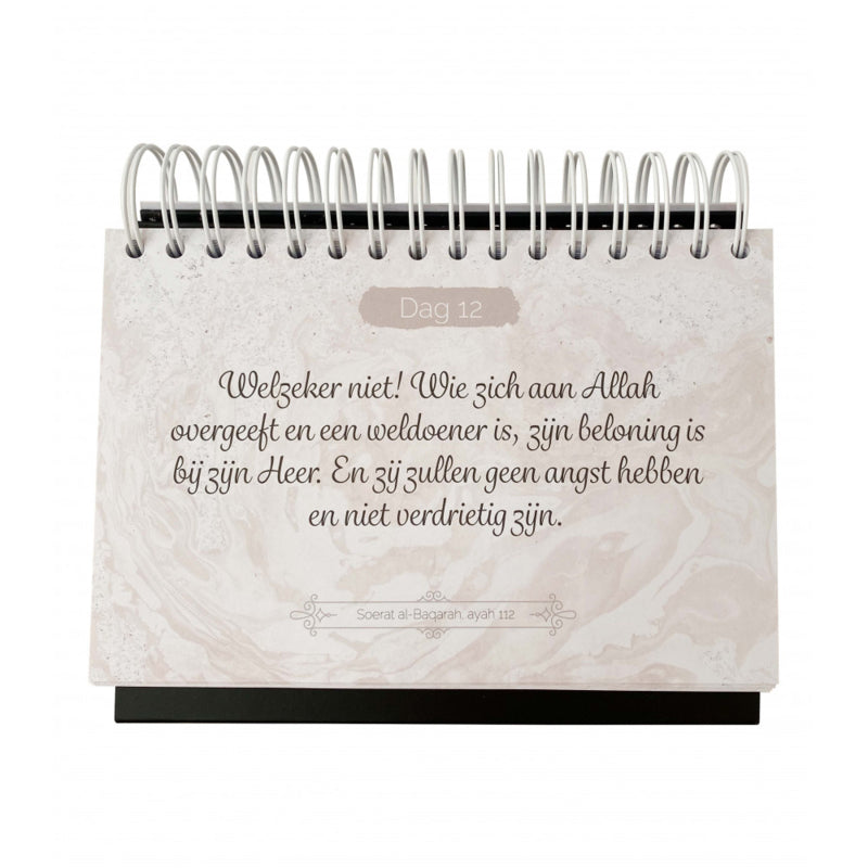 365 Qur’an reminders black (gold foil)