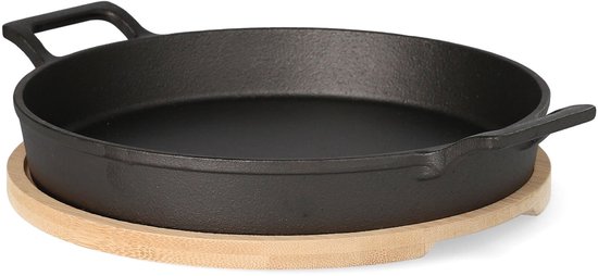 HOMLA - Andreas Cast Iron Frying Pan - with Bamboo Trivet - Two Handles - Oven-safe Grill & Serving Pan - Durable Skillet - 25 x 20 cm - Black