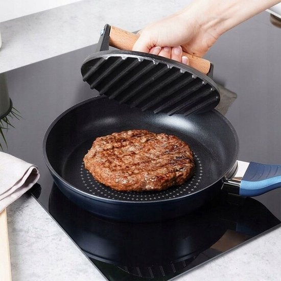 Hage - Hamburger Press - Cast Iron Burger Press - Smash Burger Press - Hamburger Press with Wooden Handle - For BBQ, Grill & Frying Pan - Ø17.5 cm - Black