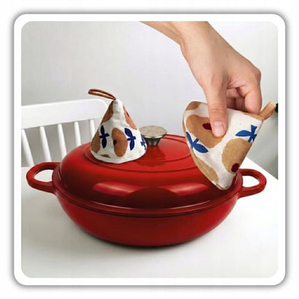 Hage - Braadpan - Geëmailleerde Gietijzeren Braadpan - Cast Iron Casserole - Geschikt voor Inductie, Gas & Oven - Inclusief Pannenonderzetter & Handgreepbeschermers - 3 Liters - Ø30 x 10.5 cm - Rood