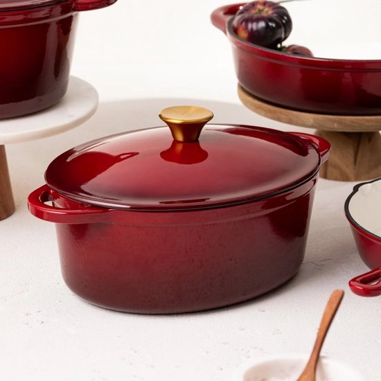 HOMLA - Andreas Cast Iron Roasting Pan - Cast Iron Casserole Dish - Dutch Oven with Lid - for Oven & Induction - Heat-Retaining Roasting Pan - Oval - 4.5 Liters - 34.5 x 22.2 x 11 cm - Ombré Bordeaux