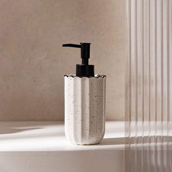 Homla - Scallop Zeepdispenser Keramiek - Badkamer Zeep Pompje Modern Design - Handzeep Dispenser Keuken & Badkamer - Compact Zeepfles Luxe Stoneware - 0,34 L - 7,5 x 17,8 cm - Wit