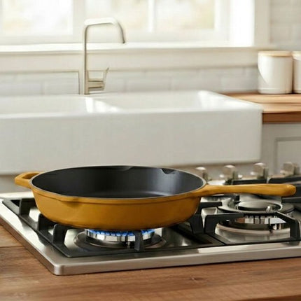 Hage - Koekenpan - Geëmailleerde Gietijzeren Koekenpan - Cast Iron Frying Pan - Geschikt voor Inductie, Gas & Oven - Ø26 cm - Mosterdgeel