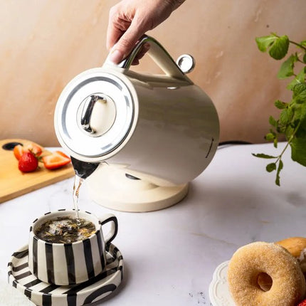 Klausberg - Waterkoker - Elektrische Waterkoker - Thee & Koffie Koker - Grote Waterkoker Snelkoker - Keuken Waterkoker Modern - 1.7L - RVS - 2200W - Crème