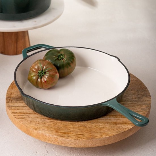 Homla - Andreas Cast Iron Pan - Gietijzeren Koekenpan - Ovenbestendig 220°C - Steakpan of Bakpan Inductie Geschikt - Duurzame Koekenpan - Ø26 x 5 cm - Groene Geëmailleerde Pan