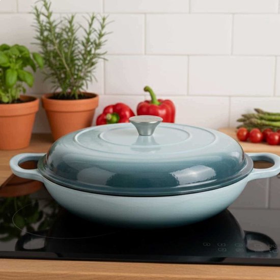 Hage - Casserole Dish - Low Cast Iron Casserole Dish with Lid - Enamelled - Oven & Induction Suitable - For Roasting, Stewing and Casseroles - 3 Litres - 40.5 x 30 x 10.5 cm - Mint Green