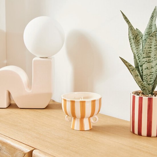 Chéri Geurkaars Pot - Scented Candle 1 Lont Luxe Decoratie Kaars 25u Brandtijd - Bloemige & Kruidige Geurkaars Woonkamer Sfeerkaars - Decoratieve Kaars in Pot Gift Idea - Keramische - 310 g - Geel