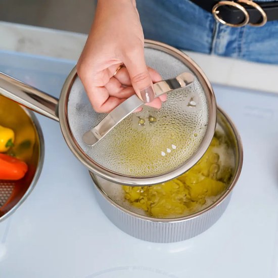 Rvs steelpan 16 cm met afgietdeksel en maataanduiding, tri-ply, alle warmtebronnen