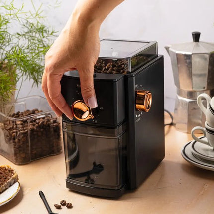 Klausberg - Koffiemolen - Elektrische Koffiemolen - Maalgraad Instelbaar - 250 g Bonenreservoir - Tot 12 Kopjes - Flat Burr Maalwerk - 150W - Zwart/Rose Gold