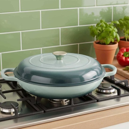 Hage - Casserole Dish - Low Cast Iron Casserole Dish with Lid - Enamelled - Oven & Induction Suitable - For Roasting, Stewing and Casseroles - 3 Litres - 40.5 x 30 x 10.5 cm - Mint Green