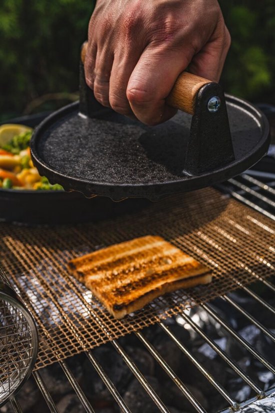 MPLCo - Cast Iron Burger Press - Burger Press with Wooden Handle - Cast Iron Meat Press - Grill Press for Burgers, Smash Burgers, Steaks & Bacon - BBQ Accessory - Ø18 cm - Black