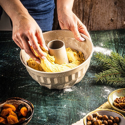 Kinghoff KH1993 Moule à gâteau | 22 cm avec trou | Revêtement antiadhésif marbré | Cuisson uniforme | Beige | Moule à savarin
