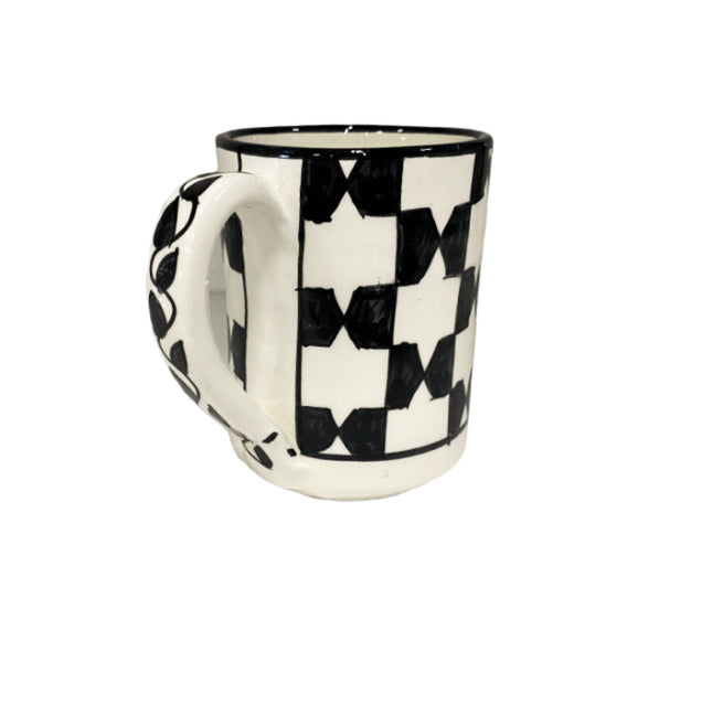 Mug en faïence noire et blanche marocaine