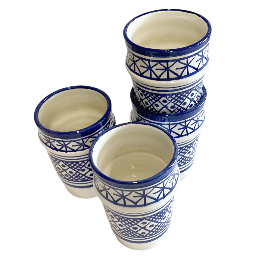 Set aus 4 Fes Keramikbechern blau-weiß