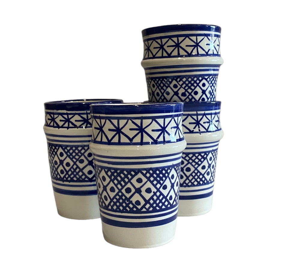 Set aus 4 Fes Keramikbechern blau-weiß