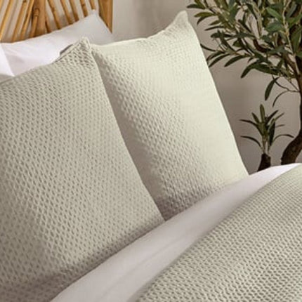 Jeté de lit Dolce 260 x 240 cm Beige - Parure de Lit Luxe Avec 2 Taies d'Oreiller - Matière Polyester Douce - Facile d'Entretien - Taille Généreuse Pour Lit Double