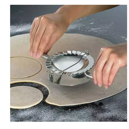 Machine à raviolis - Moule à quenelles - emporte-pièces - coupe-pâtes - 15x10,5x2,5cm