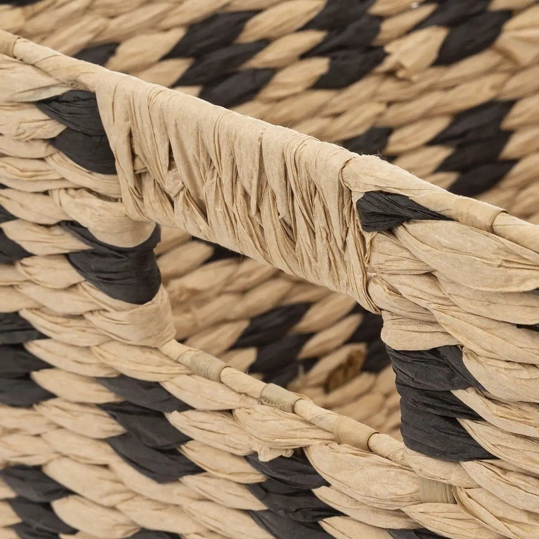 Woven wicker storage basket - square - beige / black 31 x 31 x 31 cm