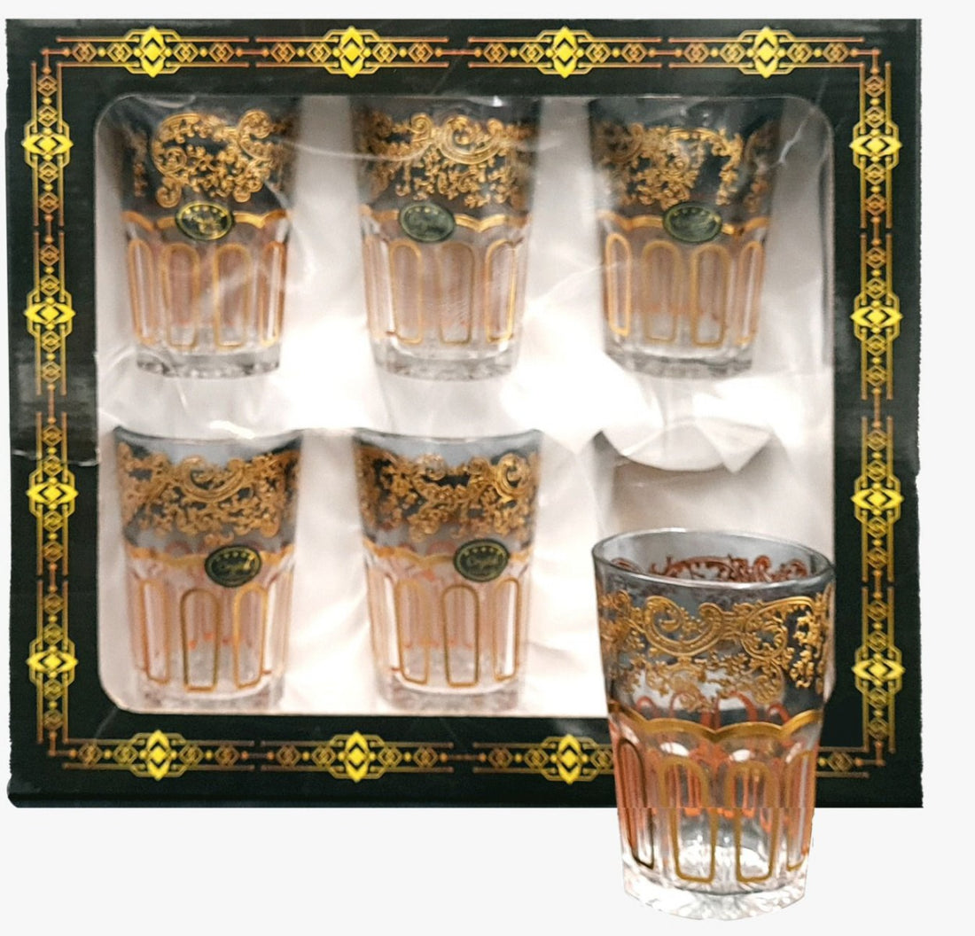 Theeglazen met gouden patroon