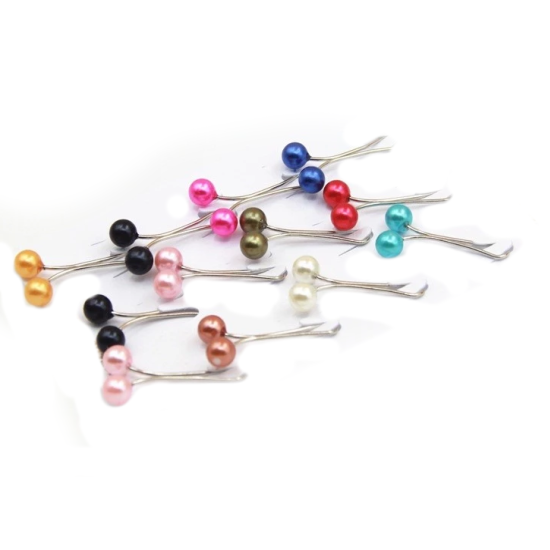 Épingles de hijab de différentes couleurs