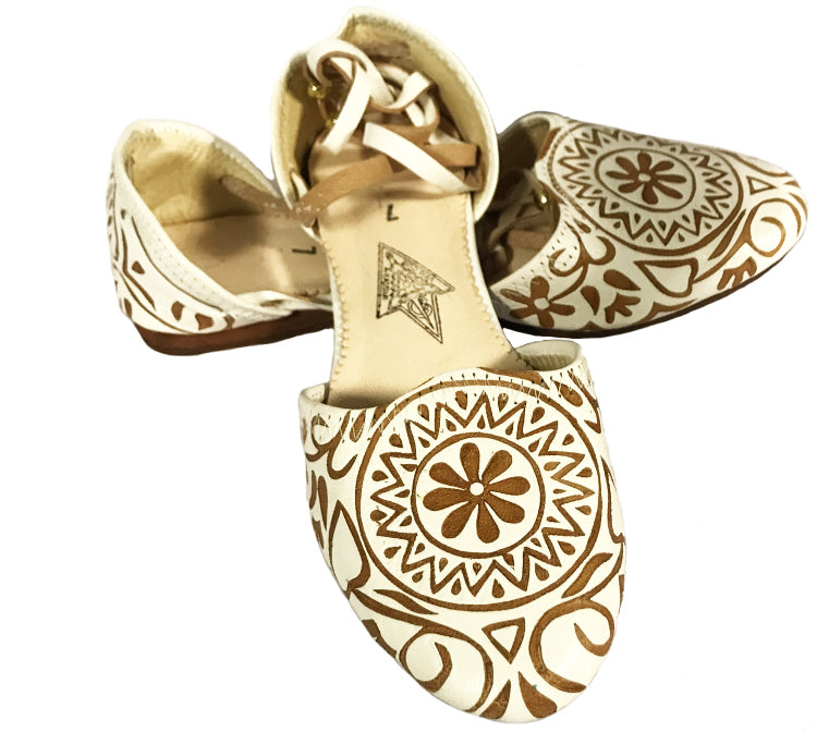 Flat lace-up babouche