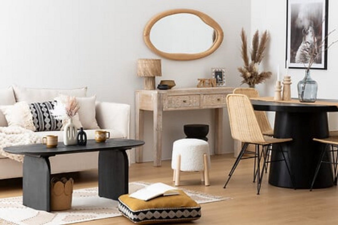 Atmosphera Inuit bouclé poef wit met houten poten – krukje of bijzettafel – foto 3