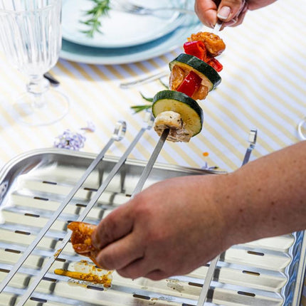 Kinghoff KH-1914 Set de 4 Brochettes de Barbecue – Brochettes de Gril en Acier Inoxydable 35,8 cm – Convient pour Chachlyk, Kebab et Poulet - Accessoires de Barbecue - Coffret Cadeau Barbecue
