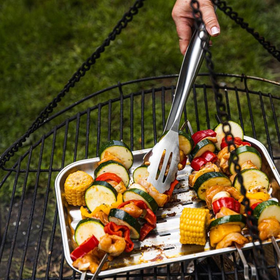 KINGHoff KH-1916 Grillplatte - Edelstahl-Grillplatte 34 x 24 cm - Geeignet für Backofen und Grill - Wiederverwendbar