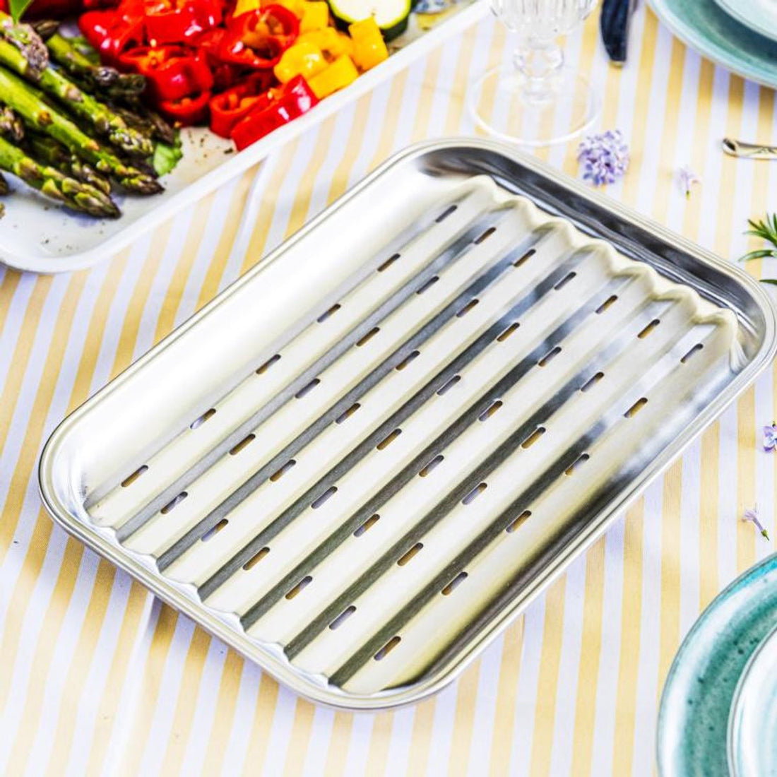 KINGHoff KH-1916 Grillplatte - Edelstahl-Grillplatte 34 x 24 cm - Geeignet für Backofen und Grill - Wiederverwendbar