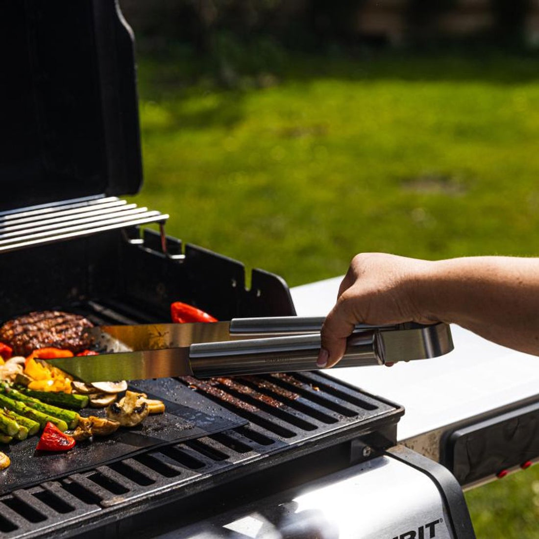 Kinghoff KH-1919 Grillbesteck-Set 3-teilig – Edelstahl-Grillset mit Spatel, Gabel und Zange – Robuster Stahl, ergonomische Griffe – Geeignet für Kamado