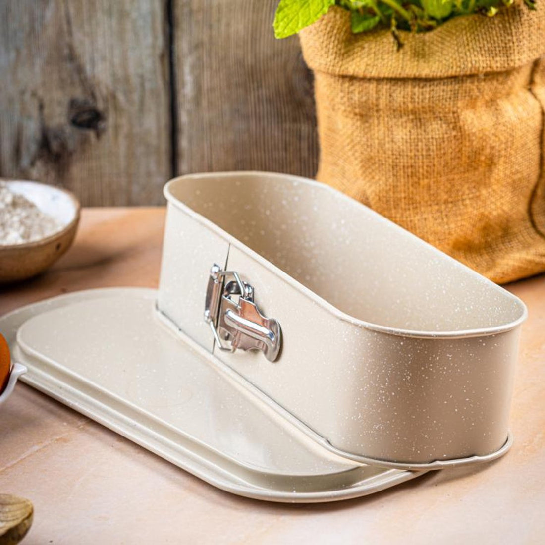 Kinghoff KH-1976 Baking Pan with Loose Bottom – 34.5 x 15.5 cm