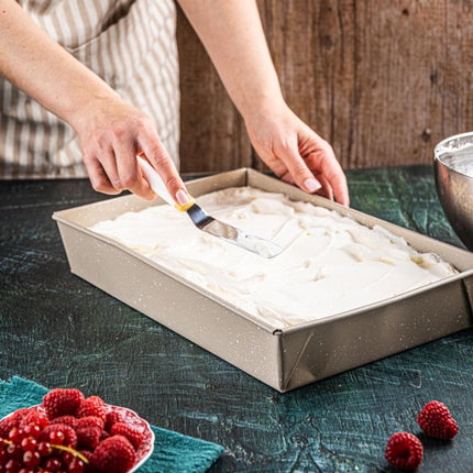 KINGHoff KH1975 Plat de Cuisson Rectangulaire 36,5x24x6 cm - Plat à Four pour Gratins, Gâteaux et Viandes - Résistant au Four jusqu'à 220°C - Revêtement Antiadhésif - Beige - Moule à Gâteau - Moule à Tarte