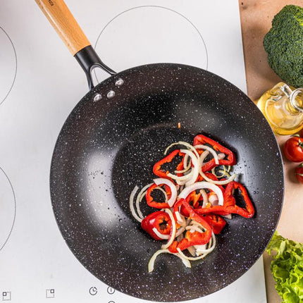 KINGHoff KH1983 Poêle Wok 30 cm - Idéale pour Wok et Sautés - Compatible Tous Feux dont Induction - Manche en Bois - Revêtement Antiadhésif - Wok - Poêle à Frire