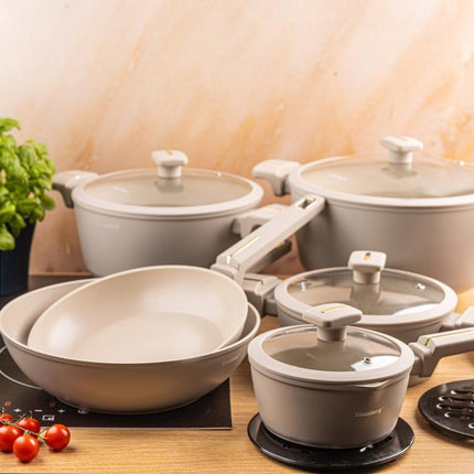 Klausberg KB-7969 Set de casseroles 12 pièces Beige | Poêle Wok incluse | Revêtement antiadhésif | Compatible tous feux dont induction | Couvercles en verre | Set de casseroles