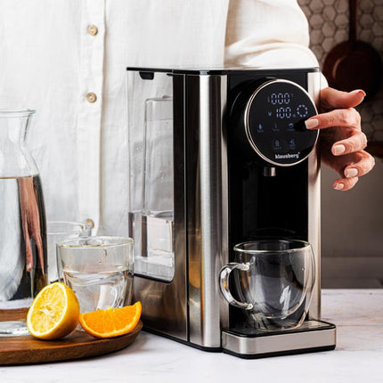 Klausberg KB7880 Distributeur d'eau chaude – 2,7 litres – Commande tactile LED – Contrôle de la température et du volume – 2600W - Distributeur d'eau chaude