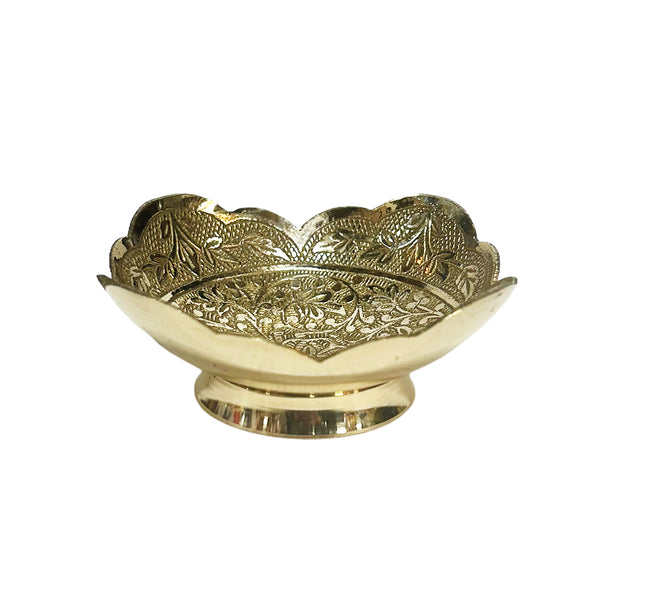 Plat en laiton en forme de coquille