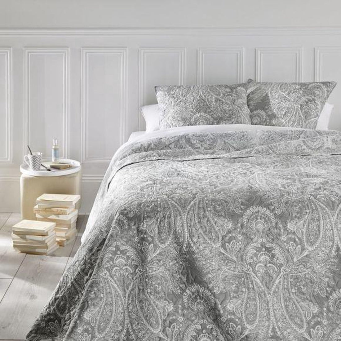 Bedsprei Marie lichtgrijs 240 x 260 cm met kussenslopen – omkeerbaar – foto 4